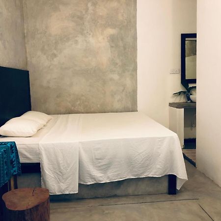 Haus 35 Bed and Breakfast Weligama Exteriör bild